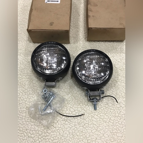 Peterson Mfg. Co Part#: 3320 Sealed Beam Light Lamp w/Bracket, 620W
New … - Picture 3 of 14